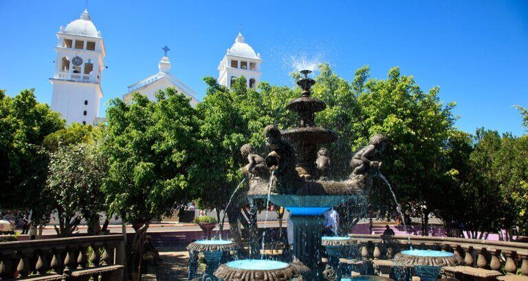 el-salvador-parque-central-Juayua