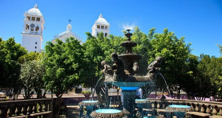 el-salvador-parque-central-Juayua